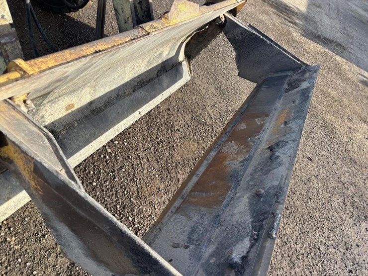 2010-deere-210lj-image-13