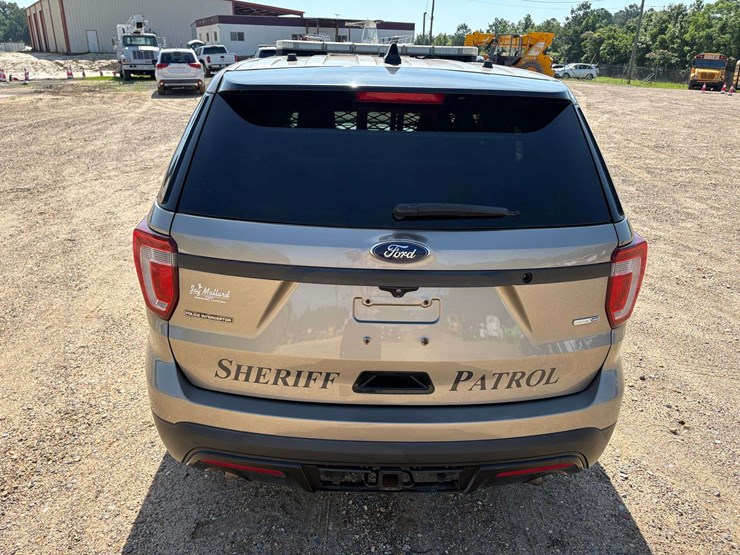 2016-ford-explorer-image-7