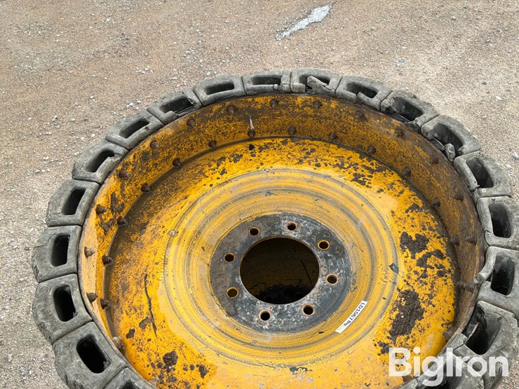 skid-steer-demolition-tires-image-10