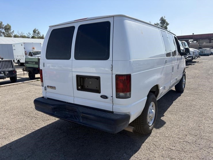 2008-ford-e350-sd-image-3