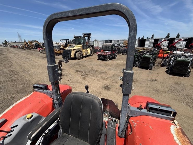 2018-kubota-m5-111d-image-34