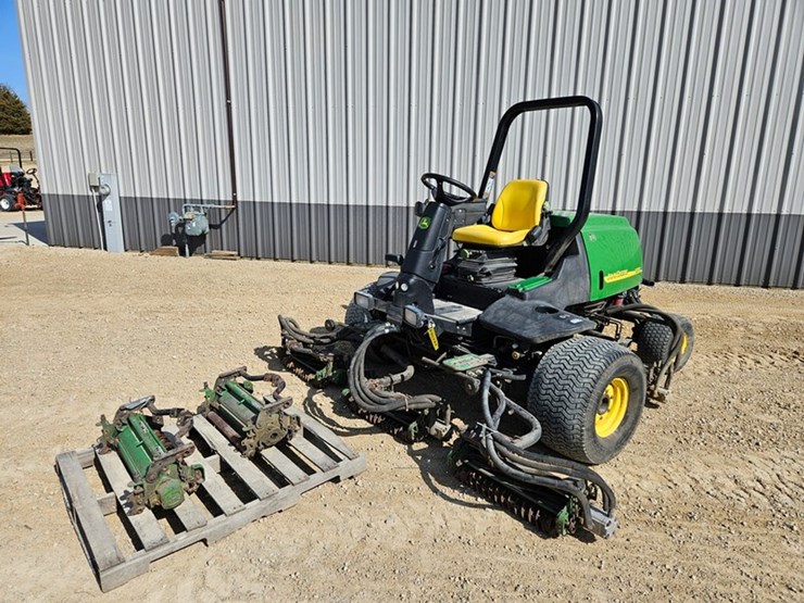 john-deere-3225c-image-1