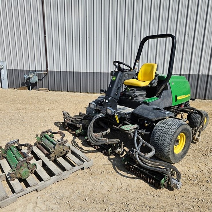 JOHN DEERE 3225C