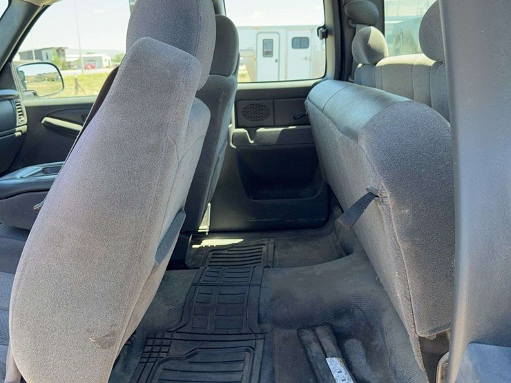 2005-chevrolet-silverado-3500-ls-image-29