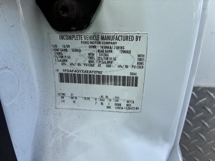 2010-ford-f450-image-23
