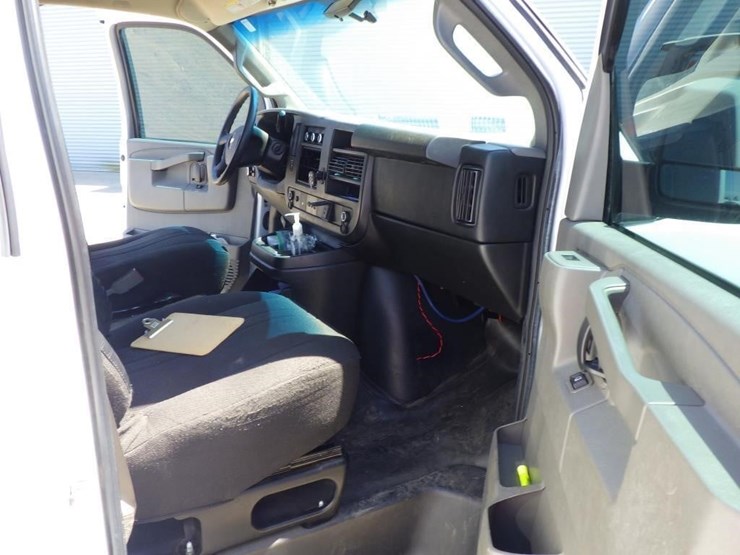 2016-chevrolet-express-3500-image-6