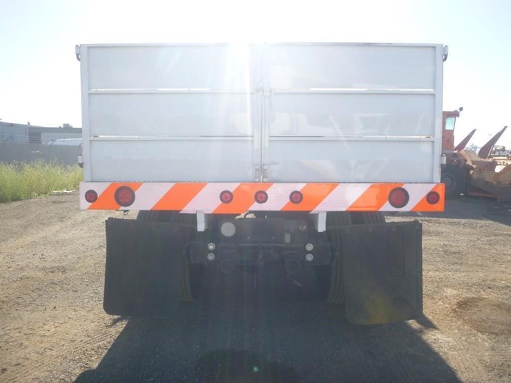 2003-international-durastar-4300-image-6