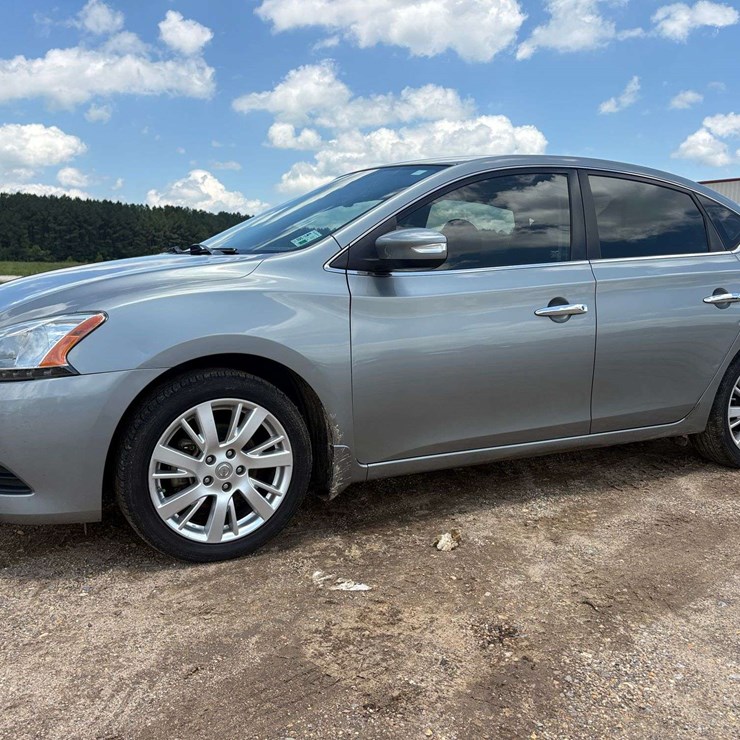 2013 Nissan Sentra 4 Door Sedan (163,899 Miles)