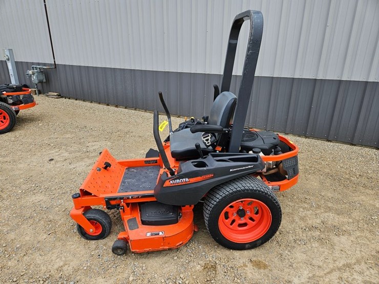 kubota-z122e-image-2