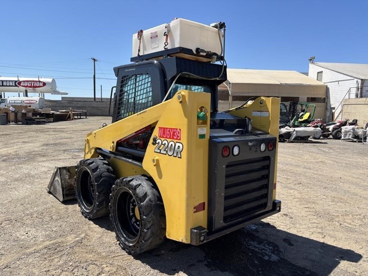 2018-yanmar-s220r-image-4