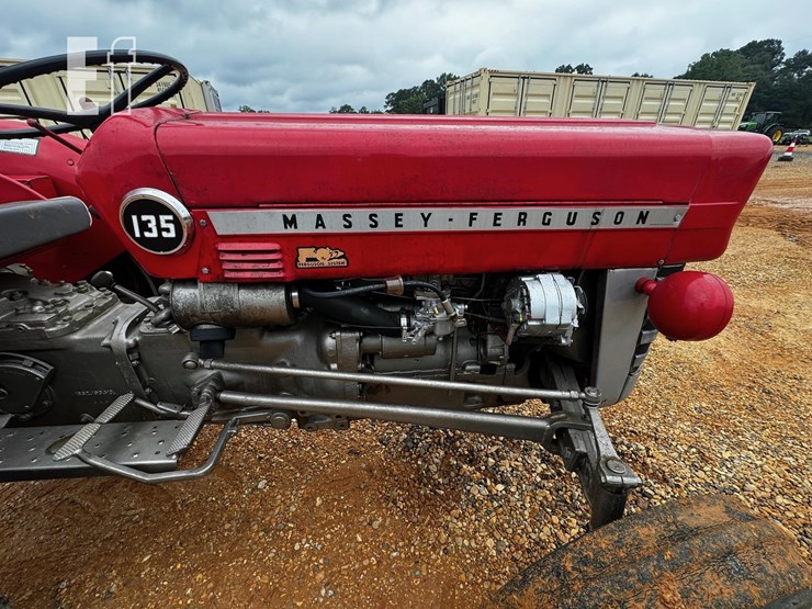 massey-ferguson-135-image-7