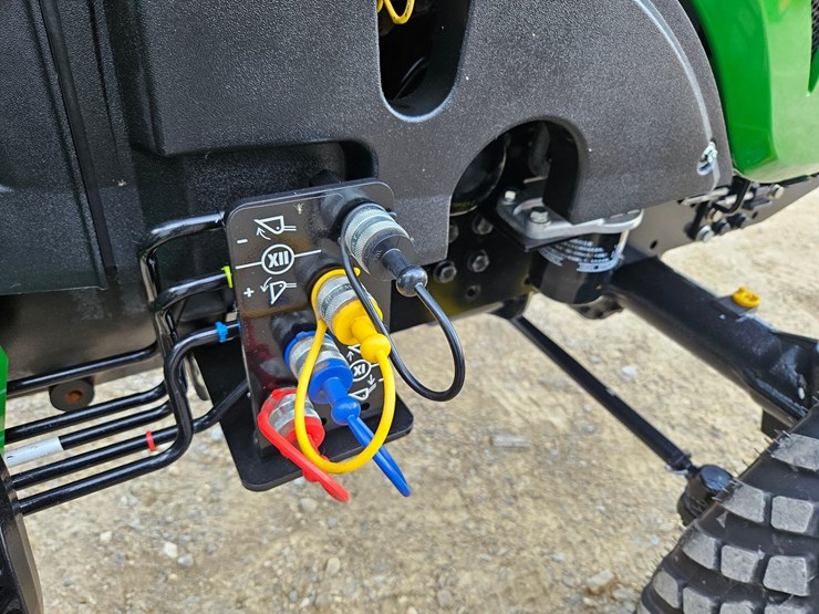 john-deere-2032r-image-25