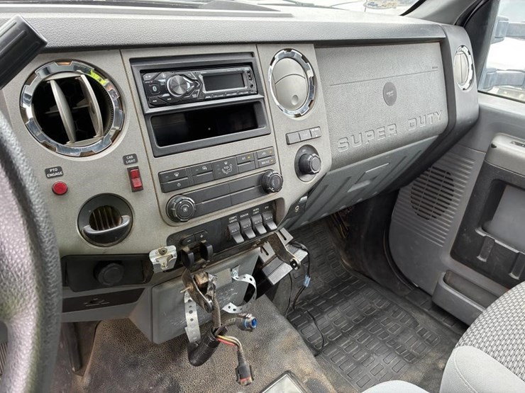 2011-ford-f550-image-22