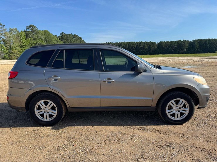 2011-hyundai-santa-fe-image-7