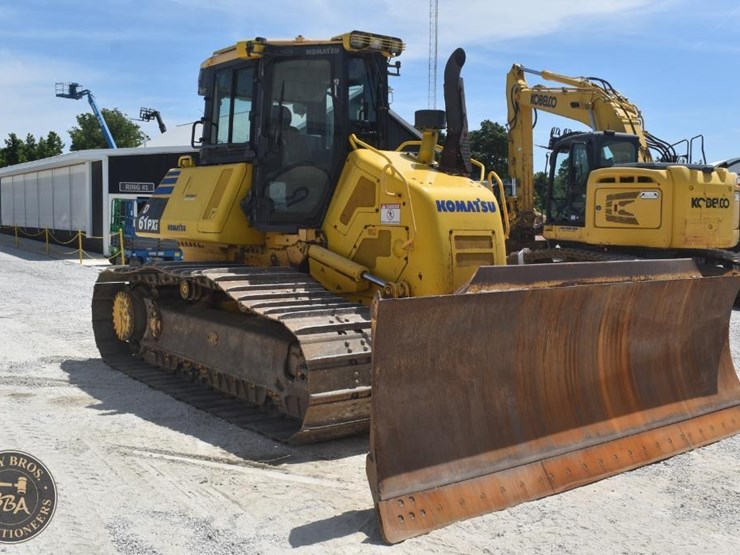 2016-komatsu-d61pxi-24-image-8