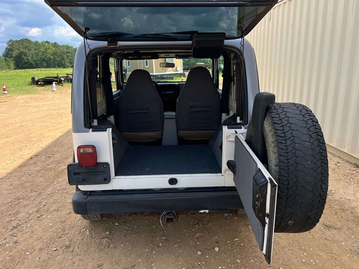 1999-jeep-wrangler-image-38