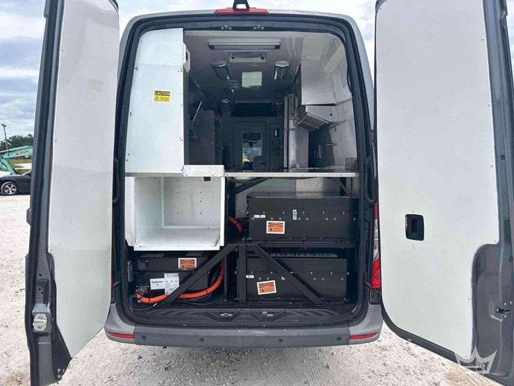 2021-mercedes-benz-sprinter-4500-image-28