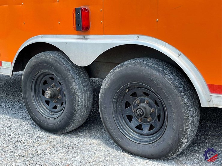 2016-sure-trac-t/a-enclosed-landscaping-tag-trailer-image-8