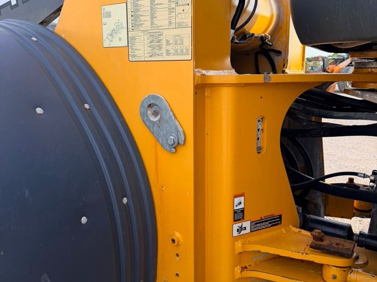 2019-deere-724k-image-13