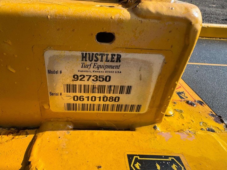 hustler-fastrack-42"-commercial-zero-turn-mower-image-24