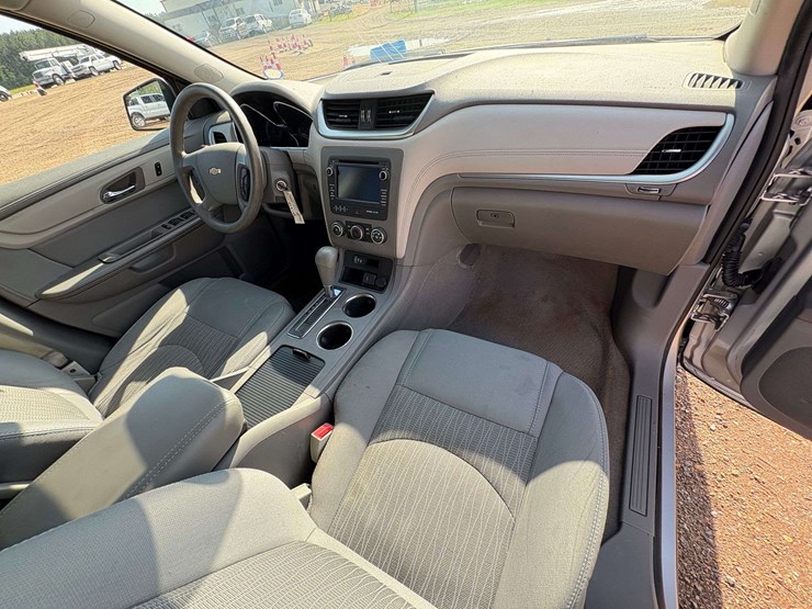 2016-chevrolet-traverse-ls-image-26