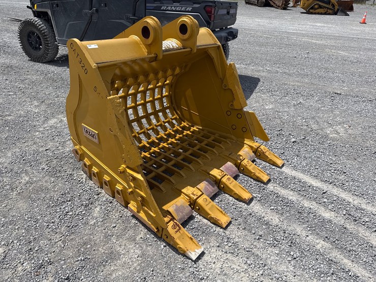 caterpillar-320-image-2