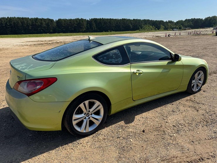 2010-hyundai-genesis-2.0l-turbo-coupe---131,967-miles-image-3