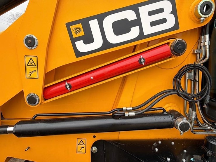 2024-jcb-3cx-image-18