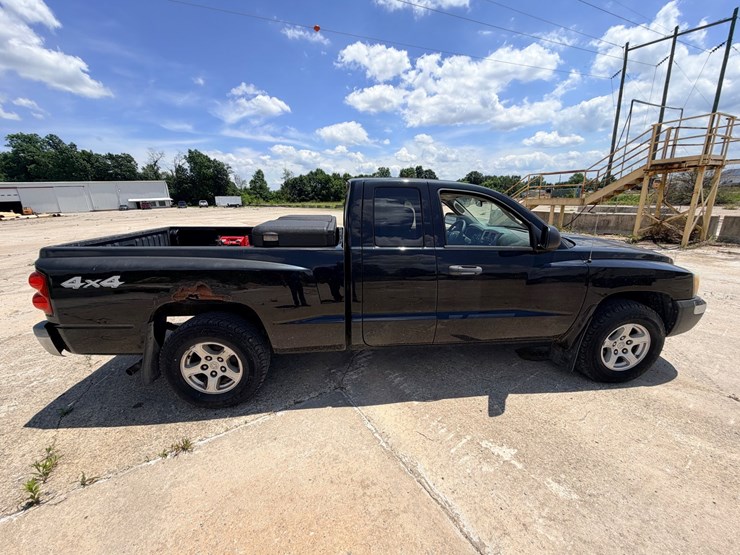 2005-dodge-dakota-image-8
