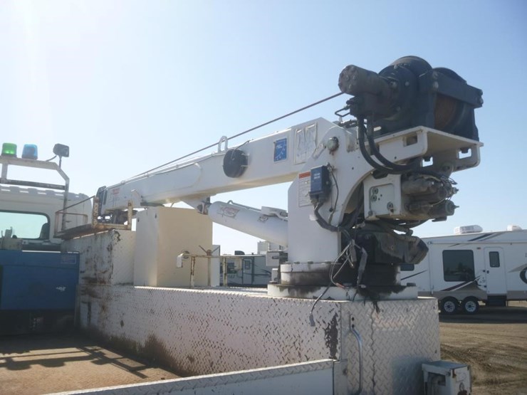 2015-hino-268-image-11