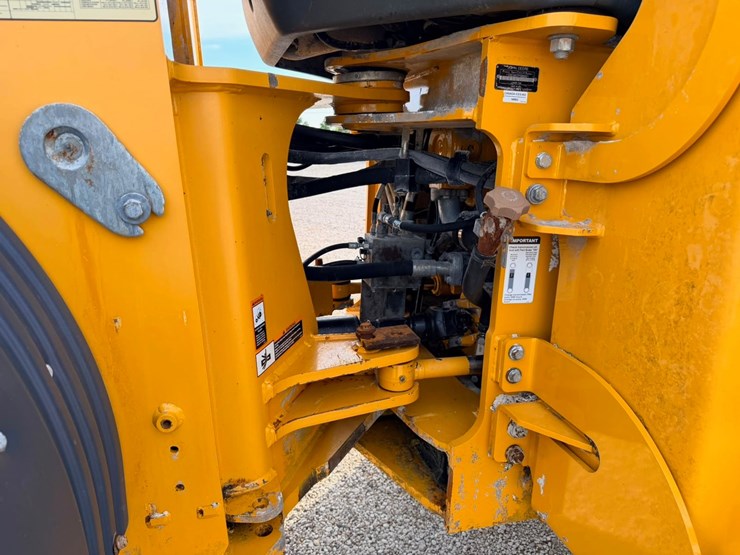 2019-deere-724k-image-15