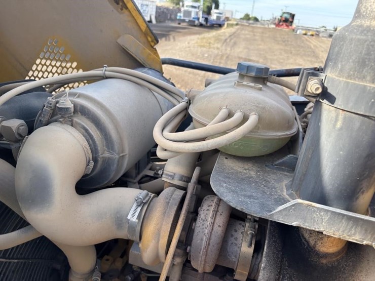 2010-deere-210lj-image-54