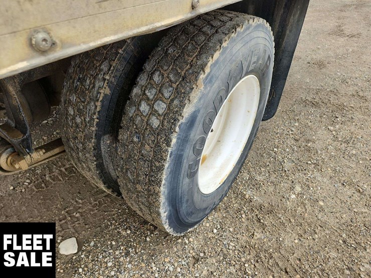 2004-international-durastar-4300-image-12