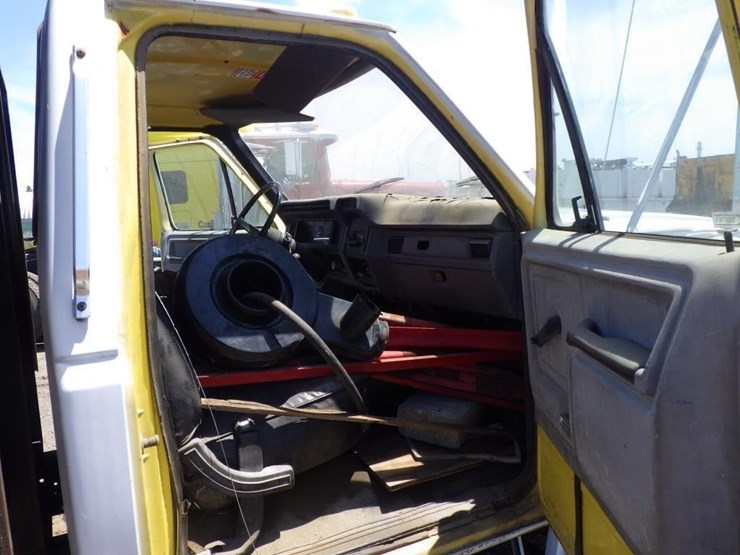 1984-ford-f650-image-6