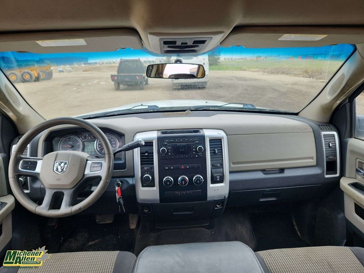 2011-dodge-3500-image-8
