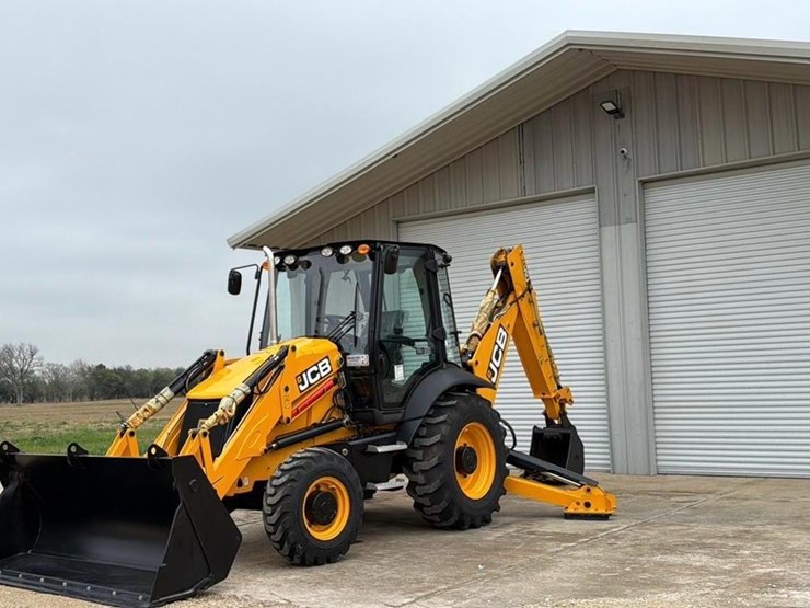 2024-jcb-3cx-image-3