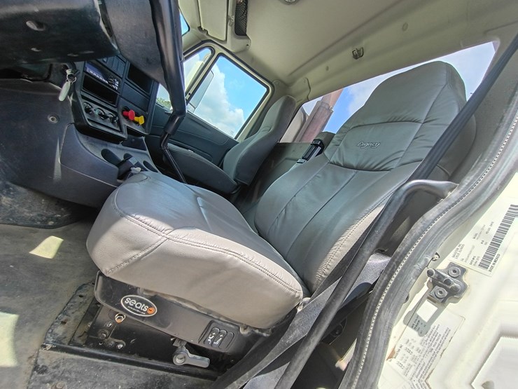 2016-international-prostar-image-40