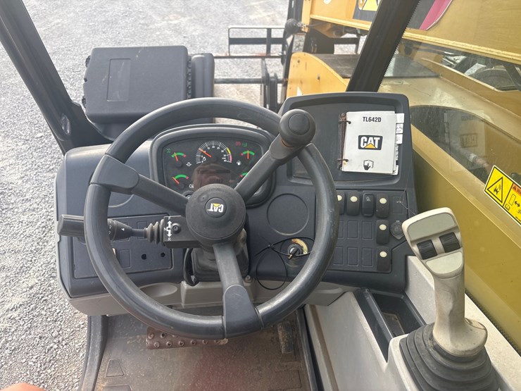 caterpillar-tl642d-image-10