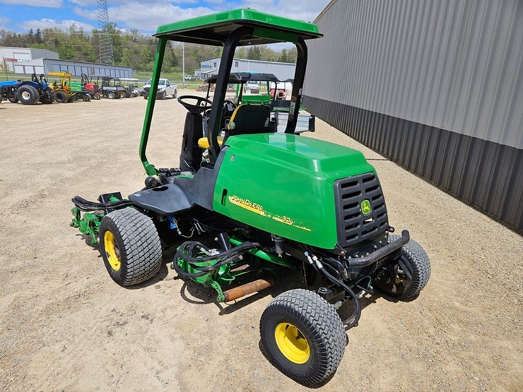 john-deere-3245c-image-3