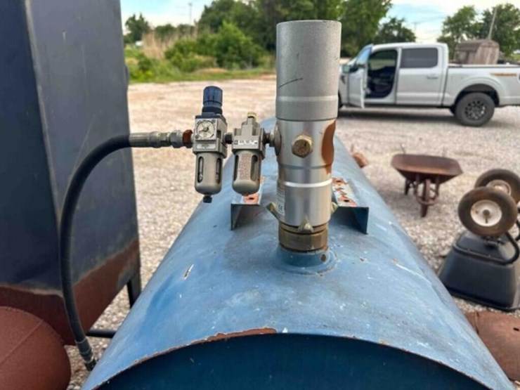 fuel-tank-on-stand,-6'-x-27"-x-44"-image-3