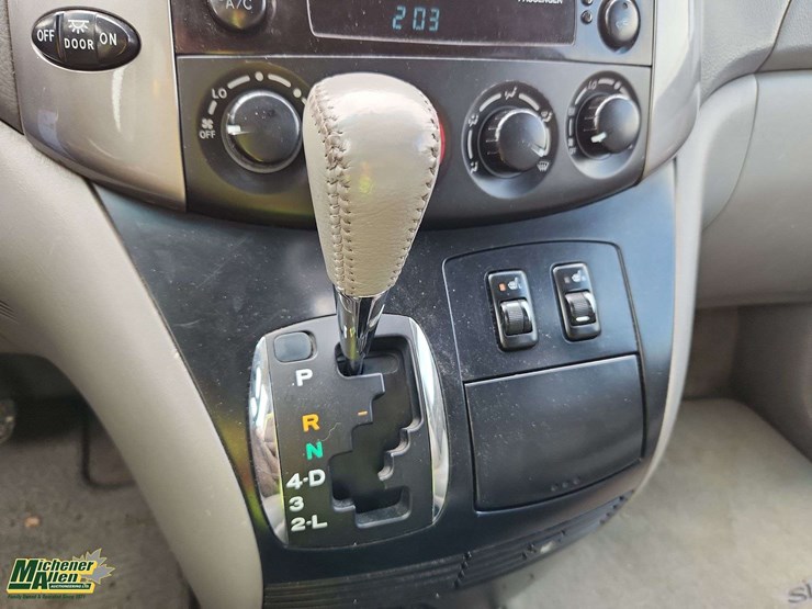 2007-toyota-sienna-le-image-23