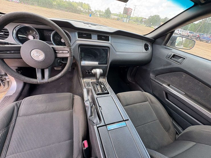 2010-ford-mustang-2-door-convertible-(117,578-miles)-image-11