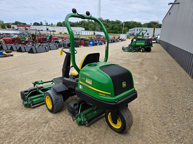 john-deere-2500e-image-3