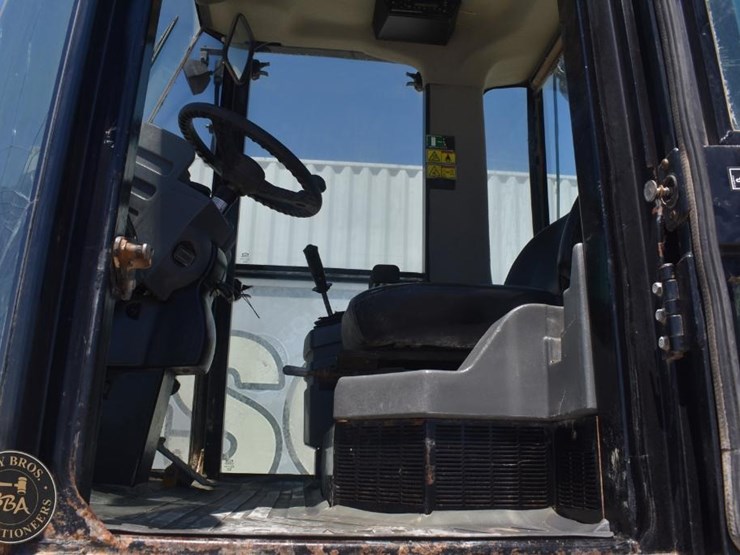 2012-caterpillar-cp56-image-48
