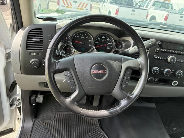 2012-gmc-2500hd-image-13