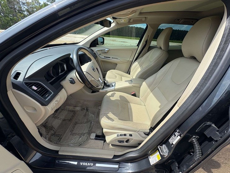 2016-volvo-xc60-image-11