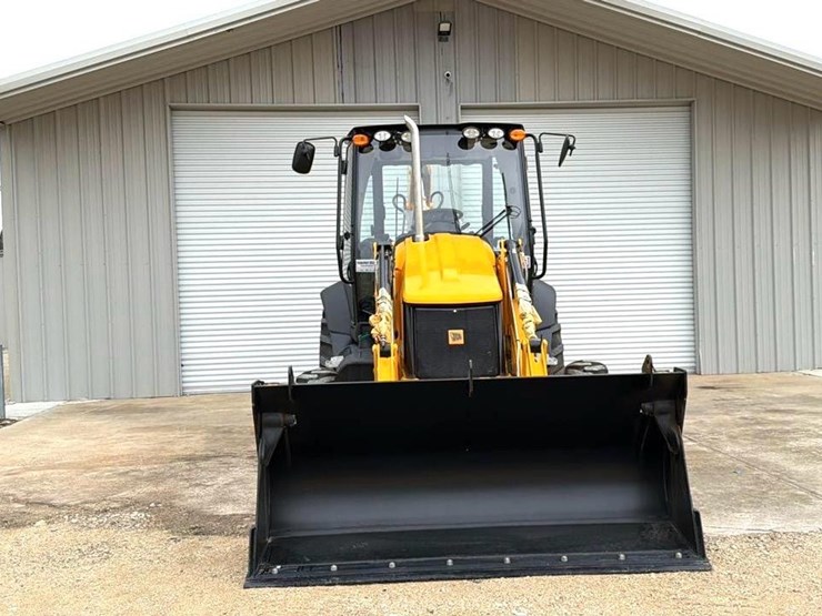 2024-jcb-3cx-image-9