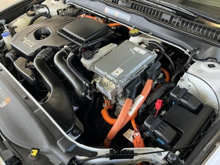 2018-ford-fusion-energi-sdn-image-11