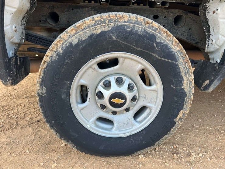 2021-chevrolet-silverado-2500-image-21