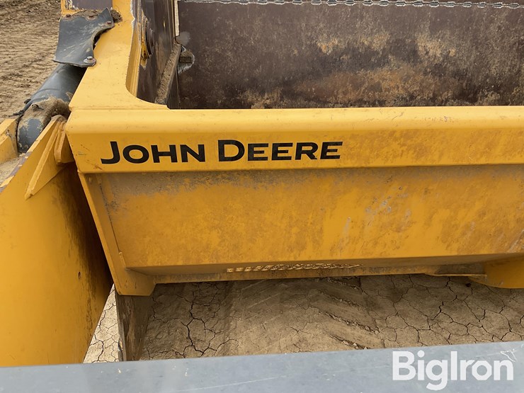 2020-deere-2412e-image-19